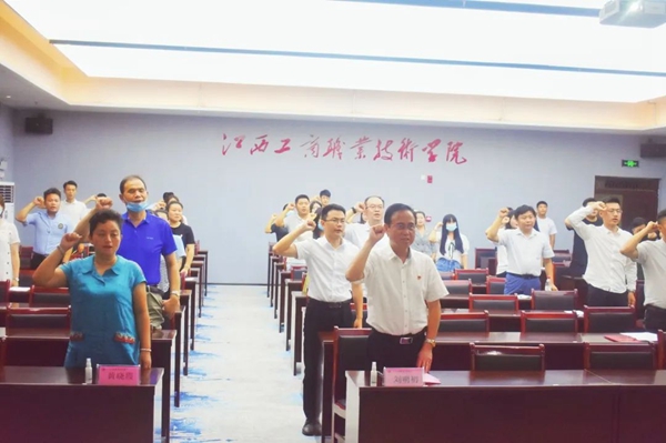 正在上传...