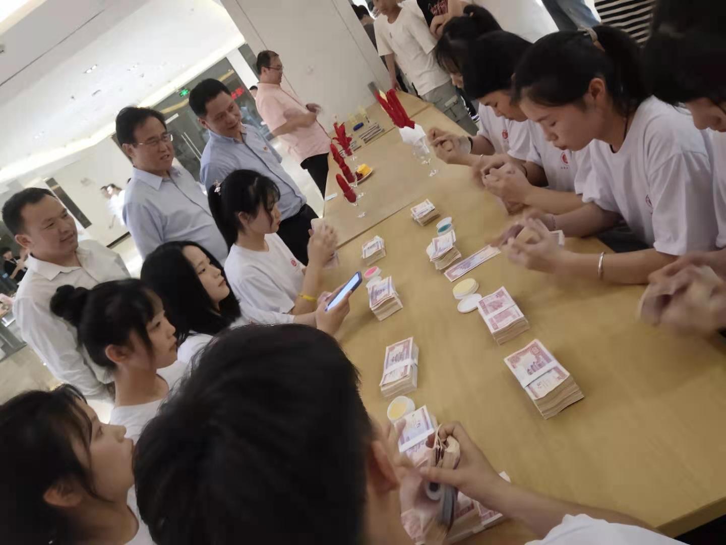 正在上传...